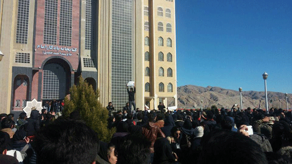 تظاهرات دانشجویان در ایران در روز دانشجو