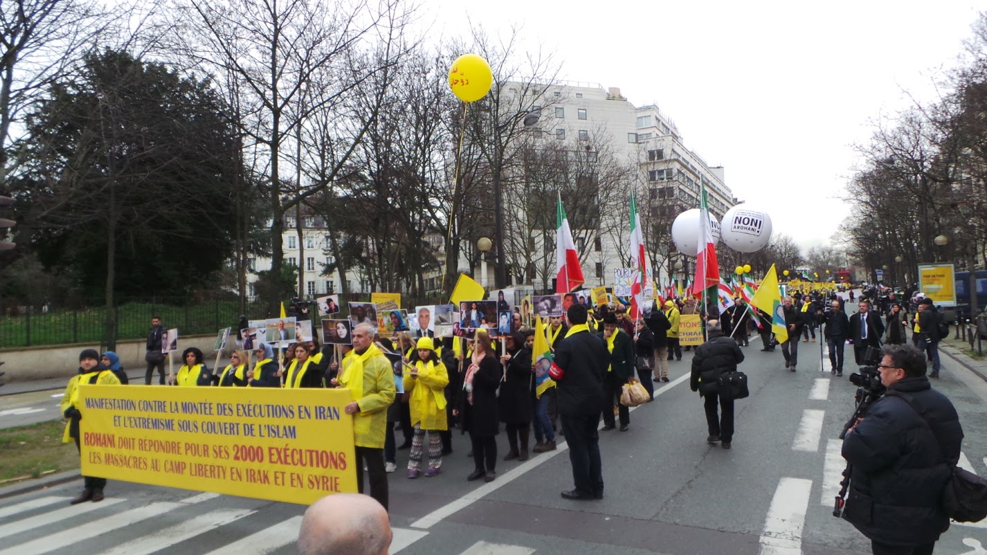 تظاهرات نه به روحانی در پاریس