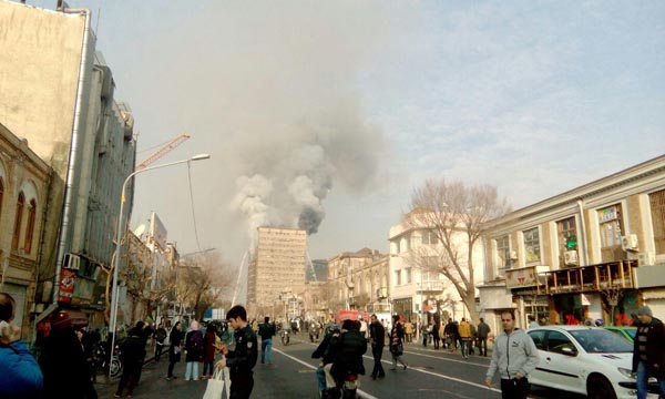 ساختمان تجاری پلاسکو در تهران فرو ریخت 