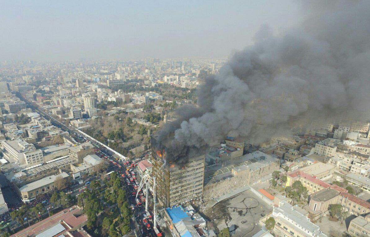 ساختمان تجاری پلاسکو در تهران فرو ریخت 