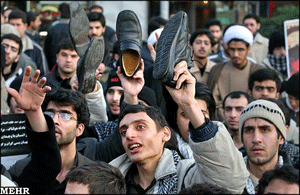 گزارش تصویری/ تجمع اعتراضی «دانشجویان» در برابر دفتر حفاظت منافع آمریکا! گزارش تصویری/ تجمع اعتراضی «دانشجویان» در برابر دفتر حفاظت منافع آمریکا!