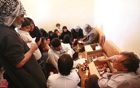 کلینیک خودمانی، پزشک خانواده، داروخانه با بیش از 4 داروی مختلف و الگویی برای درمان‌گاه دانش‌گاه جان‌ هاپکینز 