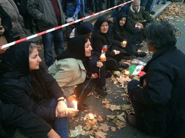 هواداران سازمان مجاهدین خلق ایران دولت نوروزی در گرامیداشت قربانیان حملات تروریستی در پاریس فرانسه از سوی شورای ملی مقاومت ایران شکرت کردند