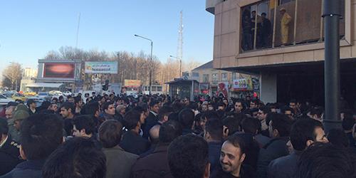 تظاهرات مالباختگان پدیده شاندیز در مشهد
