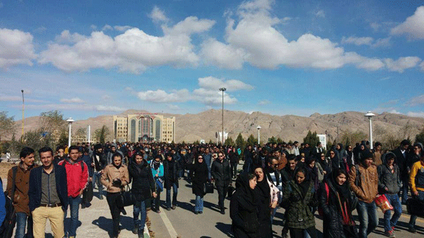 تظاهرات دانشجویان در ایران در روز دانشجو