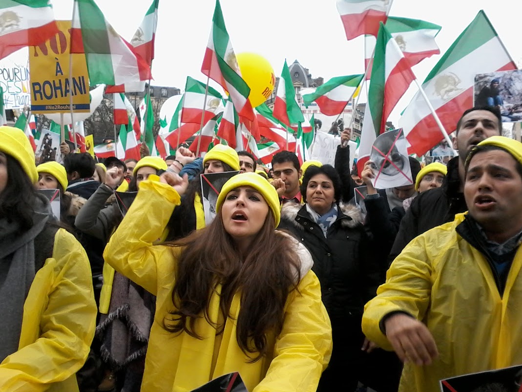 تظاهرات ایرانیان در پاریس علیه سفر آخوند روحانی 