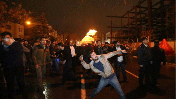 آتش زدن کنسولگری عربستان توسط مزدوران بسیجی رژیم آخوندی