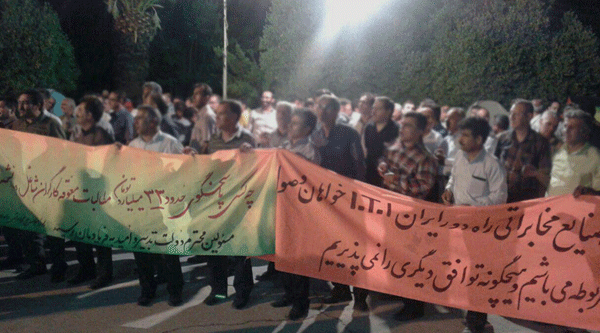 تجمع  اعتراضی شبانه بیش از ۴۰۰ کارگر مخابرات راه دور شیراز