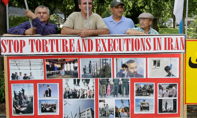 محکومیت موج اعدامها  نقض وحشتناک حقوق بشر در ایران - همبستگی با جنبش دادخواهی - تظاهرات در مونترال -کانادا