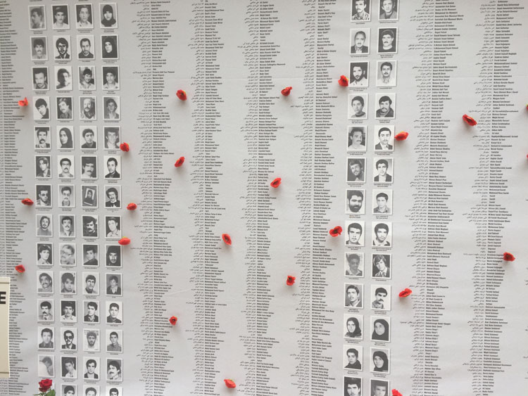 نمایشگاه یادبود شهیدان قتل عام۶۷، شهرداری منطقه ۱ پاریس 