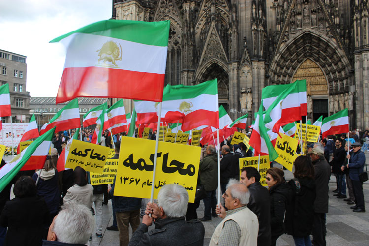 گردهمایی دادخواهی قتل عام سی هزار مجاهد خلق در تابستان ۶۷