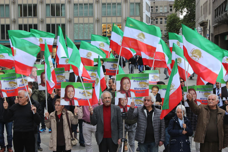 گردهمایی دادخواهی قتل عام سی هزار مجاهد خلق در تابستان ۶۷