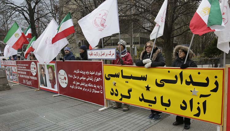 کانادا - تورنتو - همبستگی با کارزار جهانی جنبش دادخواهی قتل عام زندانیان سیاسی مجاهد تابستان ۶۷