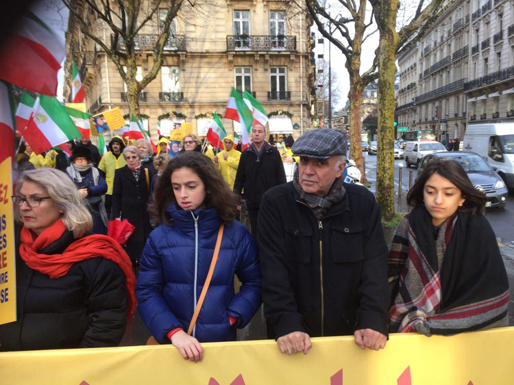 همبستگی حامیان مقاومت ایران در پاریس با قیام مردم ایران