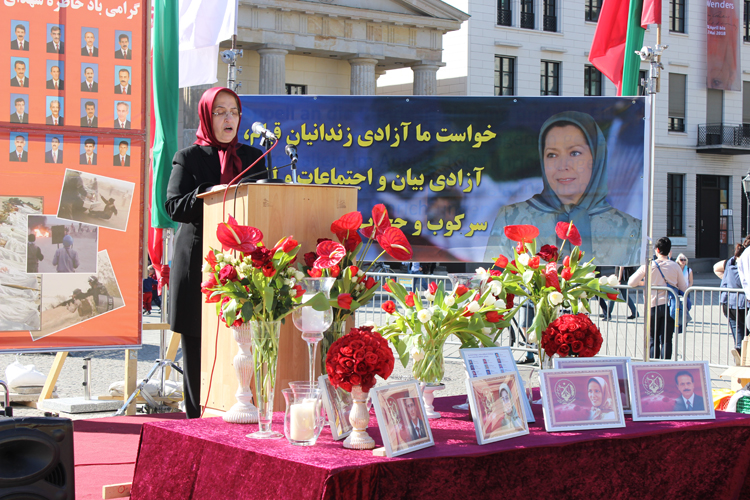 برلین-دروازده براندنبورگ بزرگداشت حماسه فروغ اشرف در ۱۹ فروردین ۱۳۹۰  حمایت قیام سراسری مردم ایران