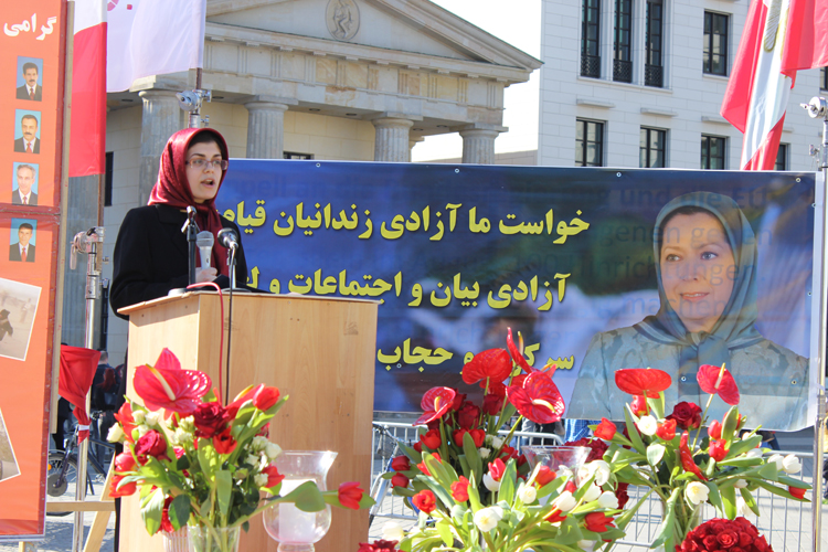 برلین-دروازده براندنبورگ بزرگداشت حماسه فروغ اشرف در ۱۹ فروردین ۱۳۹۰  حمایت قیام سراسری مردم ایران