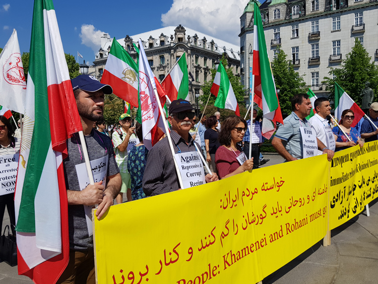 همبستگی بین المللی ایرانیان آزاده با گردهمایی بزرگ مقاومت در پاریس