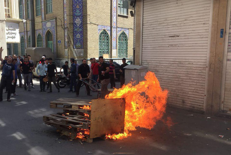 گزارش تکمیلی اعتصاب بازار و قیام در تهران مرگ بر دیکتاتور، مرگ براصل ولایت فقیه 