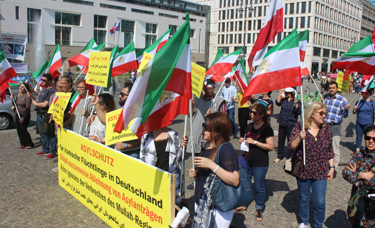 برلین - تظاهرات ایرانیان آزاده در حمایت از حق پناهندگی هموطنان فراری از جهنم آخوندی