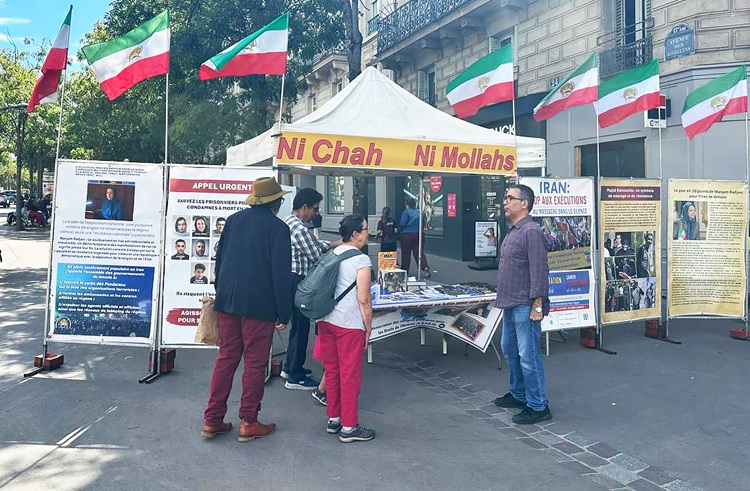 برگزاری میز کتاب و نمایشگاه عکس شهیدان توسط هواداران مجاهدین در پاریس و یوتوبوری سوئد