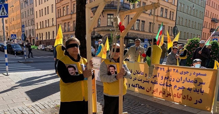 تظاهرات ایرانیان در مقابل دادگاه استکهلم-3