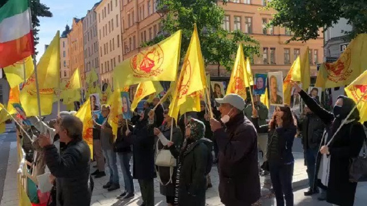 تظاهرات ایرانیان در مقابل دادگاه استکهلم-4